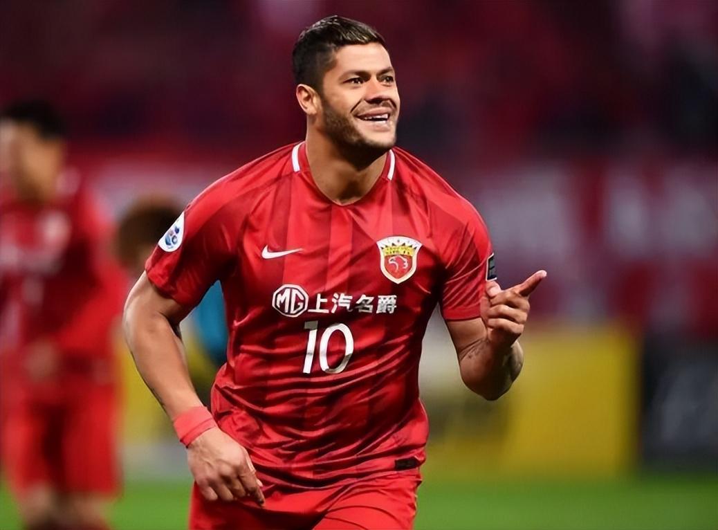 德甲-上港中锋位置有望迎来新援助阵，已跟着俱乐部冬训，踢过亚冠主力